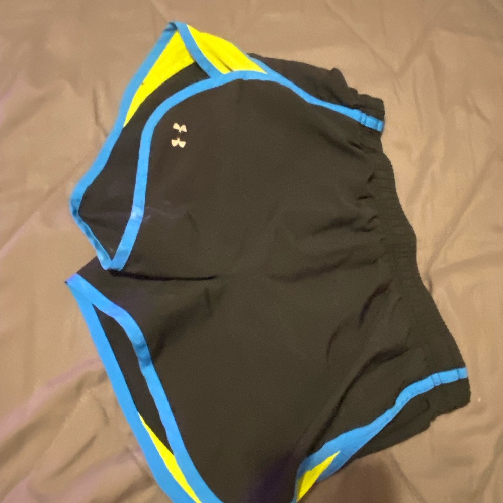 Womens UA shorts